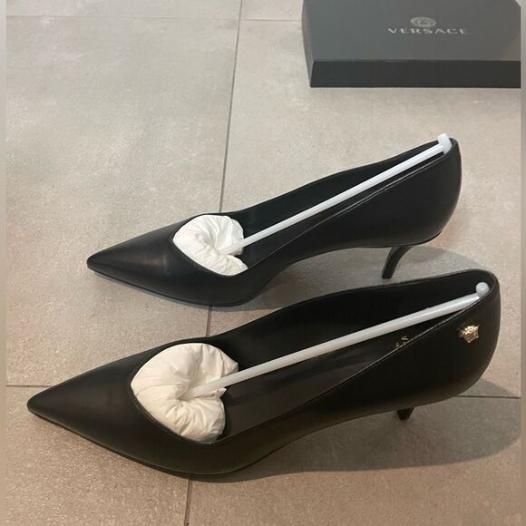 2 Item Bundle - Versace Pumps - sz 7.5 - Black - Salvatore Ferragamo Sunglasses - Picture 4 of 15